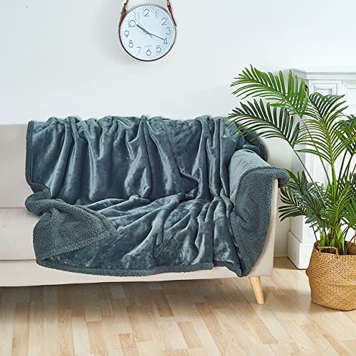 wasserdichte Haustierdecke Liquid Pee Proof Hundedecke für Schlafsofa Couch, Reversible Sherpa Fleece Möbelschutzhülle-Grau,L (145x165cm) von BJBLGMR