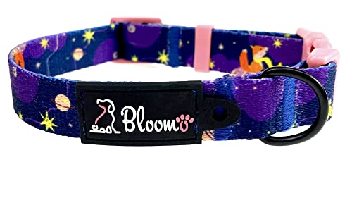 BLOOMO Hundehalsband Handarbeit, Verstellbares, Weich & Komfort Nylon Hunde Halsband für Kleine Mittlere und Große Hunde. Einzigartiges Design (M/25mm, Kleiner Prinz und die Sterne) von BLOOMO