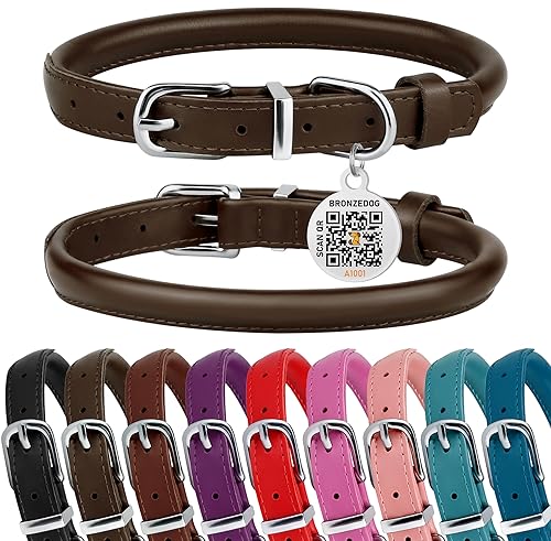 BRONZEDOG Hundehalsband aus gerolltem Leder für kleine, mittelgroße und große Hunde mit QR-ID-Erkennungsmarke (Kaffeebraun, XS: 23-28 cm) von BRONZEDOG