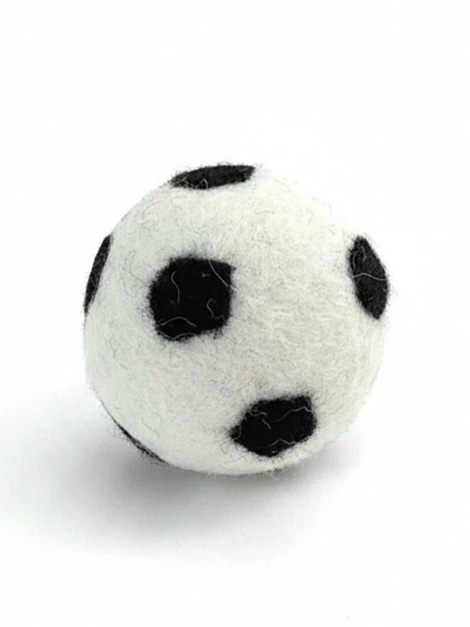 FUSSBALL BUDDY. Hundespielzeug Hundeball aus Schafswolle schwimmfähig, natürlich und schadstofffrei FUSSBALL BUDDY. Hundespielzeug Hundeball aus Schafswolle schwimmfähig, natürlich und schadstofffrei von BUDDY. Hundezubehör