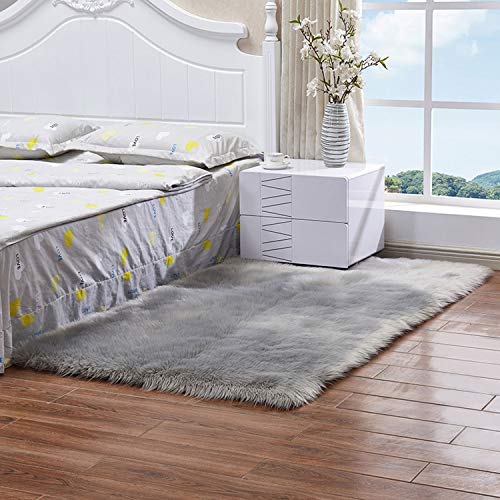 Boodtag FlauschigTeppich Luxury Lammfell Teppich Flaumige Kunstfel Hochflor Design für Wohnzimmer, Schlafzimmer Weiß Grau von Boodtag