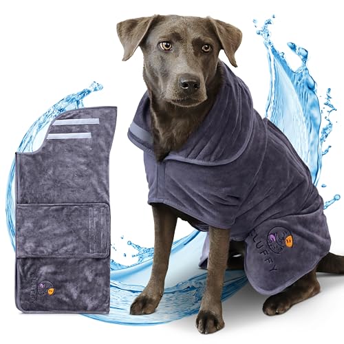 CLUFFY Premium Hundebademantel [Extrem saugfähig] Hundebekleidung & Zubehör aus softem Material. Version mit verbessertem Klettverschluss - Bademantel Hund perfekt für den Sommer (XL) von CLUFFY