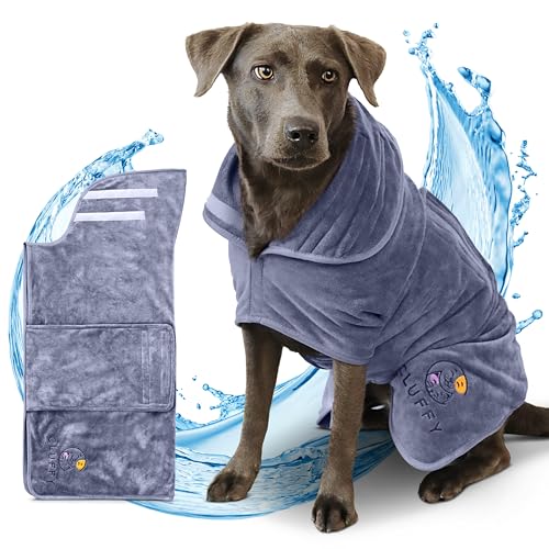 CLUFFY Premium Hundebademantel [Extrem saugfähig] Hundebekleidung & Zubehör aus softem Material. Version mit verbessertem Klettverschluss - Bademantel Hund perfekt für den Winter (XL) von CLUFFY