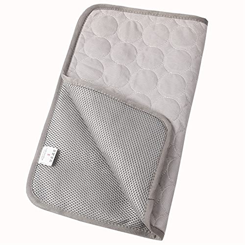 Kühlmatte für Haustiere Hunde Sommerkühlmatte Haustier großer Größe Ice Seide Kühlbett Haustier Katze atmungsaktiv (Color : Grey, Size : L 70x55cm) von CNRTSO