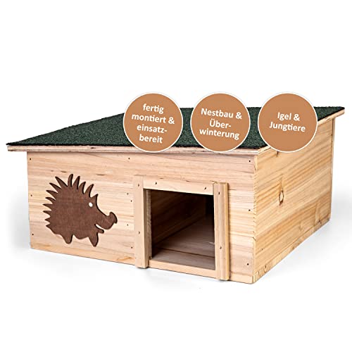 CULT at home Igelhaus mit Boden aus Holz 37 x 37 x 18 cm - Igelhotel mit Labyrintheingang – Igelfutter Haus Igelhütte - Igel Schlafhaus und Deko für den Garten – fertig montiert – kein Bausatz von CULT at home