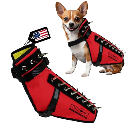 CoyoteVest Hundegeschirr Schutzweste, Reflektierendes Hundezubehör mit Spikes, Schnappschnallen für schnelles Tragen und Entfernen (X-Small, Rot) von CoyoteVest