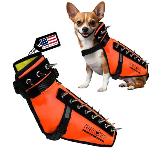 CoyoteVest Hundegeschirr Schutzweste, reflektierendes Hundezubehör mit Spikes, Schnappschnallen für schnelles Tragen und Entfernen (XS, fluoreszierendes Orange) von CoyoteVest