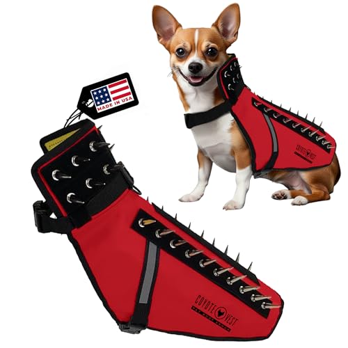 CoyoteVest Hundegeschirr Schutzweste, reflektierendes Hundezubehör mit Spikes, Schnappschnallen für schnelles Tragen und Entfernen (klein, rot) von CoyoteVest