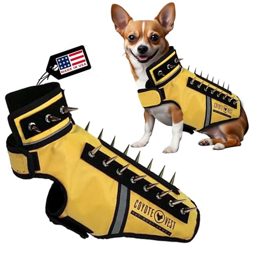 CoyoteVest SpikeVest Hundegeschirr, Weste für kleine Hunde, reflektierende Hundeweste mit Spikes, um Ihr Haustier vor Kojoten, Raptor- und Tierangriffen zu schützen, Anti-Hawk-Weste, hergestellt in von CoyoteVest