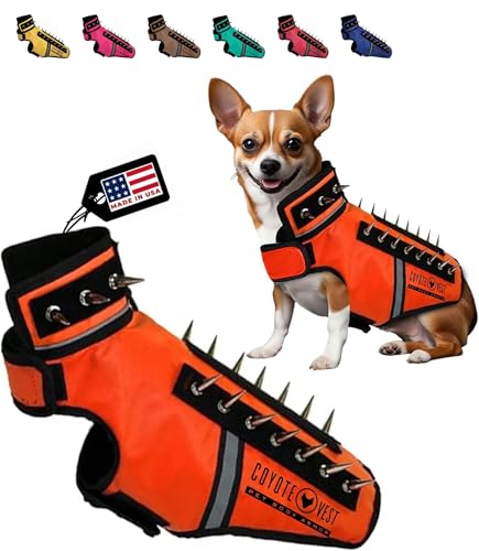 CoyoteVest SpikeVest Hundegeschirr, Weste für kleine Hunde, reflektierende Hundeweste mit Spikes, um Ihr Haustier vor Kojoten, Raptor- und Tierangriffen zu schützen, Anti-Hawk-Weste, hergestellt in von CoyoteVest