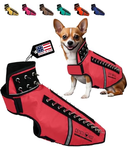 CoyoteVest SpikeVest Hundegeschirr Weste Reflektierendes Hundezubehör mit Spikes zum Schutz Ihres Haustieres vor Raptor und Tierangriffen Klettlaschen für schnelles Tragen und Entfernen (Medium Rot) von CoyoteVest