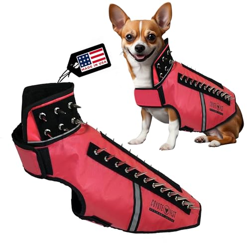 CoyoteVest SpikeVest Hundegeschirr Weste Reflektierendes Hundezubehör mit Spikes zum Schutz Ihres Haustieres vor Raptor und Tierangriffen Klettlaschen für schnelles Tragen und Entfernen (Medium Rot) von CoyoteVest