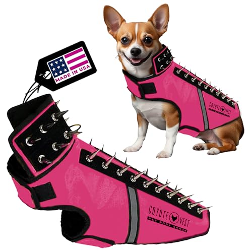 CoyoteVest SpikeVest Hundegeschirr Weste reflektierendes Hundezubehör mit Spikes zum Schutz Ihres Haustieres vor Raptor und Tierangriffen Klettlaschen für schnelles Tragen und Entfernen (klein rosa) von CoyoteVest