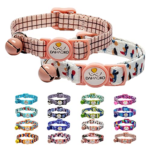 DAIHAQIKO Breakaway Katzenhalsbänder, Kätzchenhalsband mit Glöckchen, niedliches Katzenhalsband, personalisiert mit verschiedenen Mustern, für Mädchen, Katzen, Jungen, Katzen (2 Stück) (Plaid Beige) von DAIHAQIKO