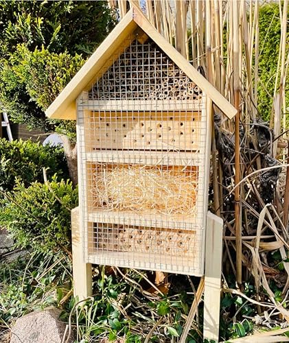 DARLUX massives handgefertigtes L Insektenhotel aus Holz I Haus 51 x 28 x 16 cm (HxBxT) I mit Ständer Höhe 71 cm I Wildbienen Nisthilfe I Bienenhotel I Insektenhaus I wetterfest I Natur farbig von DARLUX