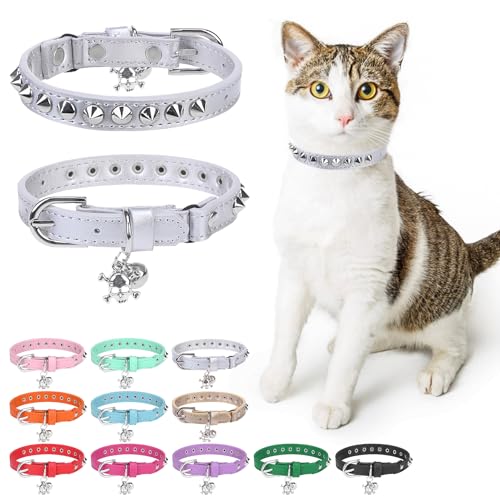 DILLYBUD Katzenhalsband aus Leder für Jungen, Mädchen, Katzen mit Glöckchen und elastischem Sicherheitsgürtel, personalisierte Nieten, verstellbare sichere Schnalle, Halsband mit Totenkopf-Anhänger von DILLYBUD