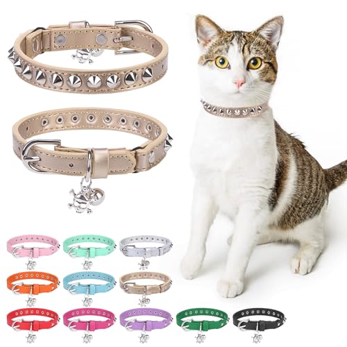 DILLYBUD Katzenhalsband aus Leder für Jungen, Mädchen, Katzen mit Glöckchen und elastischem Sicherheitsgürtel, personalisierte Nieten, verstellbare sichere Schnalle, Halsband mit Totenkopf-Anhänger von DILLYBUD