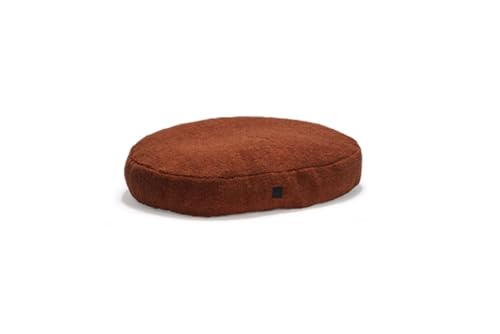 Designed by Lotte Yndis - Hundekissen - Oval - Terracotta - 100x70x15 cm von Designed by Lotte