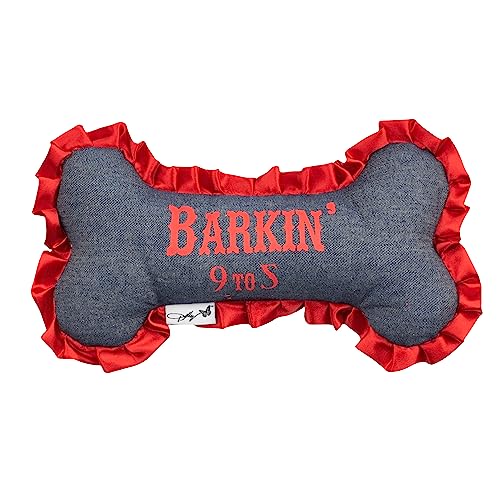 Doggy Parton Plüsch-Hundespielzeug-Kollektion – Barking' 9 bis 5 von Doggy Parton