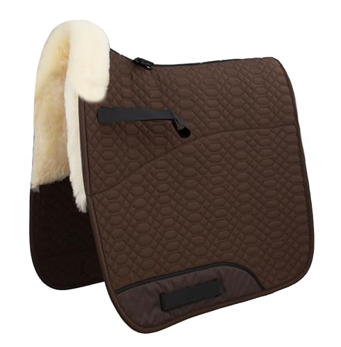 Engel Reitsport | SCHABRA1-D-MOC-MED | Schabracke | Steppstoff | Lammfell im Sattelbereich | Half Lined | Fellkranz vorne | Dressur | Stoff Mocca Fell med. von Engel Reitsport