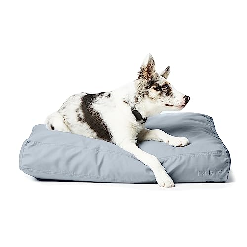 FABLE Hundebett – Hundebett waschbar – minimalistisches Design – wasserabweisend, leicht zu reinigen außen – maschinenwaschbar – Memory-Schaum innen – silberblau – XS/S – 61 x 45,7 cm von FABLE