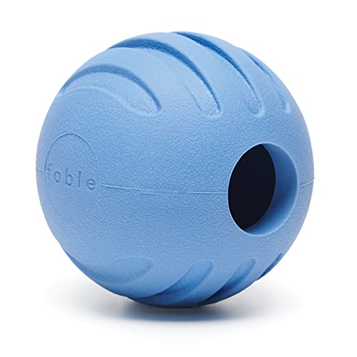 FABLE Signature Ball – Interaktiver Hundeball aus Gummi mit Leckerli-Öffnungen – für die meisten Rassen und Größen – langlebiger Hundespielzeugball – 6,2 cm Durchmesser von FABLE