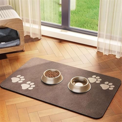 GIBZ Saugfähige Futtermatte für Hunde, rutschfeste Einfarbige Hund Matte, Schnell Trocknendes Napfunterlage für Wassernäpfe, Braun, 30x40cm von GIBZ