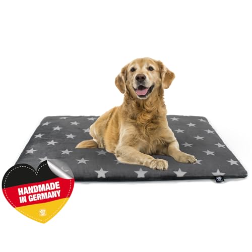 Made in Germany rutschfeste Hundedecke, Sterne Grau, 65 x 95 cm für kleine & große Hunde I Flauschige Hundedecke, waschbar, trocknergeeignet mit 4 cm Polster-Füllung von HS-Hundebett