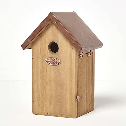 HOMESCAPES Massivholz Vogelhaus Blaumeise Nistkasten H 26 F cm x B 16 cm Garten Vogelkasten für Zaun oder Bäume Handarbeit aus behandeltem Erlenholz mit Kupferdach Fertig montiert mit Tür & Schrägdach von Homescapes