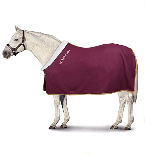 Horses, Flauschige Pile-Pferdedecke mit Pelleinsatz am Hals, für Spaziergänge ideal und bequem, mit Nylonschwanz (135 cm, Bordeaux) von Horses