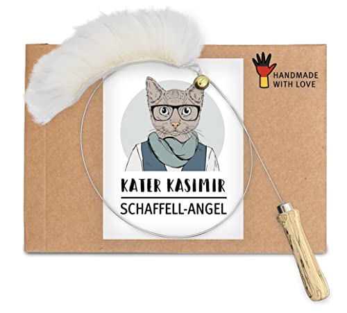 Premium Katzenangel mit echtem Schaffell - In Deutschland von Hand und mit Liebe gefertigtes nachhaltiges Katzenspielzeug. Extra lang mit Griffstück aus Holz und stabilem Metalldraht. von Kater Kasimir