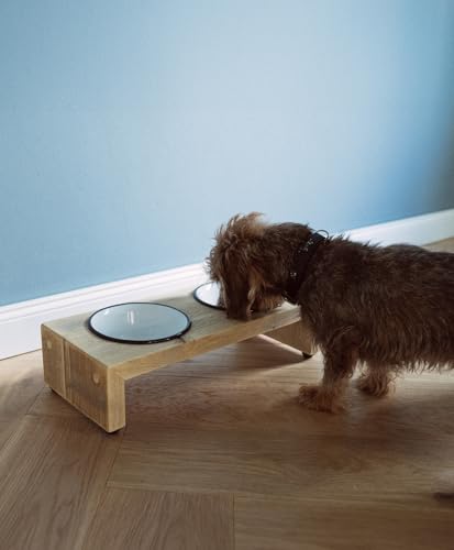 KAWENTSMANN Hundenapf erhöht aus Holz Tippeljöner - Fressnapf Hund - Futterstation - Futternapf - Wassernapf aus robustem Bauholz mit 2 Emaille-Schüsseln von Kawentsmann