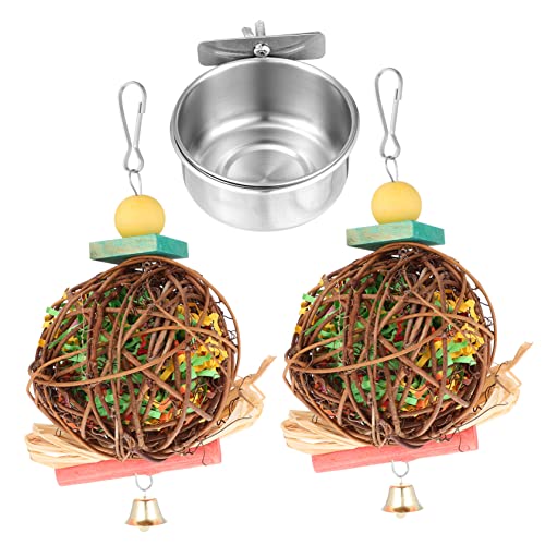Kisangel Vogel-fütterungsbecher Aus Edelstahl Mit Rattankugel-hängespielzeug Für Kleine Tiere Für Wellensittiche Papageien Und Andere Vögel Teiliges Für Futter Und Spielzeug Kisangel Vogel-fütterungsbecher Aus Edelstahl Mit Rattankugel-hängespielzeug Für Kleine Tiere Für Wellensittiche Papageien Und Andere Vögel Teiliges Für Futter Und Spielzeug von Kisangel