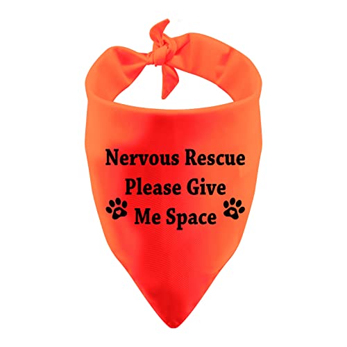 Lustiges Hundehalstuch, Motiv "Nervous Rescue Please Give Me Space" von LEVLO