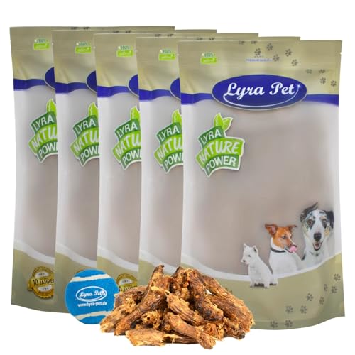 Lyra Pet® 5 kg Hühnerhälse + Tennis Ball | Naturbelassener Kausnack | Proteinhaltiges Leckerli auch für ältere Hunde | Fettarm & gut bekömmlich | Getrockneter Kauartikel | Reich an Nährstoffen von Lyra Pet