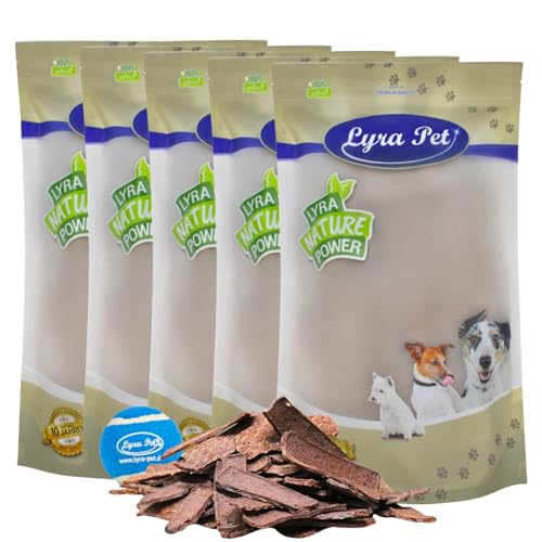 Lyra Pet® 5 kg Rindfleischstreifen Hundefutter Snack fettarm schonend getrocknet getrocknet Leckerli Kausnack Kauartikel für Hunde Kauspaß + Tennis Ball von Lyra Pet