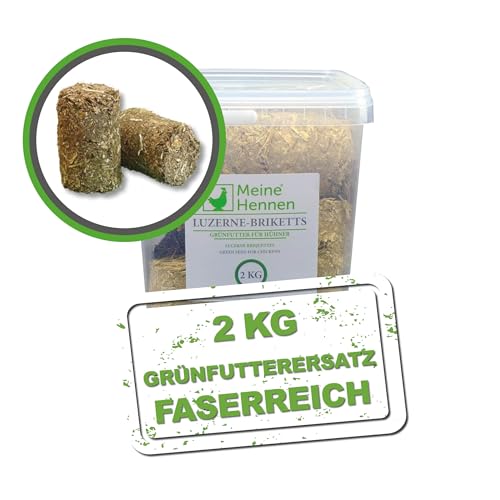 MeineHennen Luzerne-Briketts 2 kg - Ergänzungsfutter, zur förderung des Freilaufverhalten, ideales Grünfutterersatz. Wiederverschließbarer Eimer, 11-12 Briketts. von MeineHennen