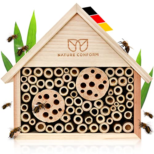 Nature Conform Bienenhotel aus Naturholz - NEUAUFLAGE 2024 | Insektenhotel Saubere Verarbeitung mit Bambusröhrchen | Nisthilfe Wildbienenhotel Garten und Balkon | Bienenhaus von Nature Conform