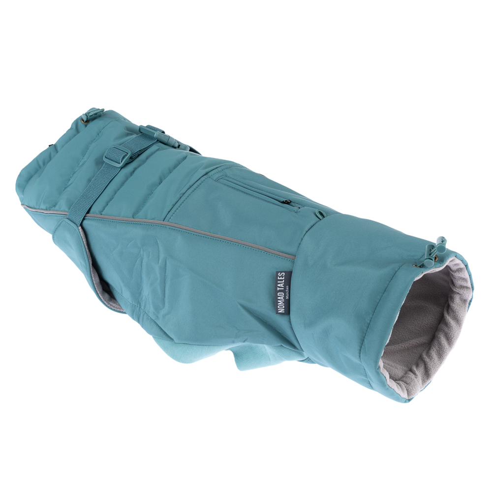 Nomad Tales Spirit Softshell-Hundemantel Pacific - ca. 62 cm Rückenlänge Nomad Tales Spirit Softshell-Hundemantel Pacific - ca. 62 cm Rückenlänge von Nomad Tales