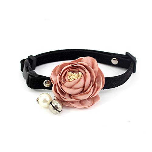 PETFAVORITES Pfingstrose Blume Katze Hund Halsband Fliege Wildleder Welpe Halskette mit Glöckchen Perle Chihuahua Yorkie Kleidung Kostüm Outfits Zubehör Verstellbar und Handgefertigt (Rosa, Größe S) von PETFAVORITES