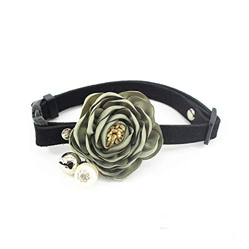 PETFAVORITES Pfingstrose Blume Katze Hund Halsband Fliege Wildleder Welpe Halskette mit Glöckchen Perle Chihuahua Yorkie Kleidung Kostüm Outfits Zubehör verstellbar und handgefertigt (Grasgrün, Größe M) von PETFAVORITES