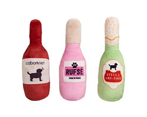 Pearhead Wine Beer Happy Hour Pet Toys, Plush Dog Squeaker Toys and Cat Teaser Toys, Dog Owner and Cat Owner Pet Toy Sets, Must Have Pet Accessories for Pet Owners von Pearhead