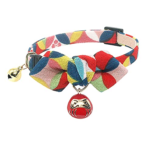 PetSoKoo Katzenhalsband in Diamantform mit Fliege und Glöckchen. Japanischer Daruma-Glücksbringer und Cloisonne-Druck, Kreppstoff, Sicherheitsverschluss, weich und leicht von PetSoKoo