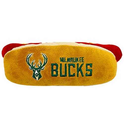 NBA Milwaukee Bucks Hot Dog Plüsch Hund & Katze Quietschspielzeug – Niedliches Hot-Dog Snack Plüschspielzeug für Hunde & Katzen mit innerem Quietscher & schönem Basketball-Team-Name/Logo von Pets First