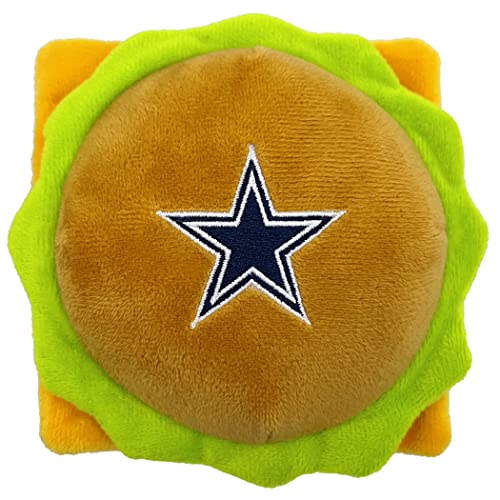 NFL Dallas Cowboys Käse Burger Plüsch Hund & Katze quietschendes Spielzeug – süßes Stadion Hamberger Snack Plüschspielzeug für Hunde & Katzen mit innerem Quietscher & schönem Fußballmann-Namen / Logo von Pets First