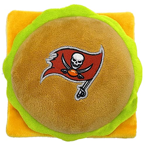 Pets First NFL Tampa Bay Buccaneers Cheese Burger Plüsch Hund & Katze Quietschspielzeug – süßestes Stadion Hamberger Snack Plüschtier für Hunde & Katzen mit innerem Quietscher & schönem von Pets First