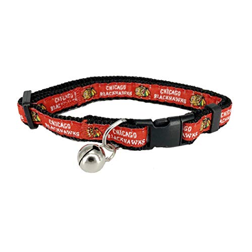 NHL Chicago Blackhawks Katzenhalsband, verstellbar, mit abnehmbarem Halsband für Katzen, mit lizenziertem Teamnamen und Logo, niedliches und modisches Hockey-Halsband mit Glöckchen aus Metall von Pets First