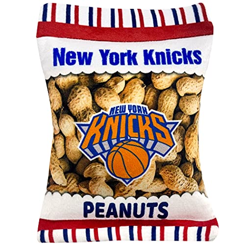 Pets First NBA New York Knicks Crinkle Fine Plüsch Hund & Katze Quietschspielzeug – Niedliches Stadion Erdnüsse Snack Plüschtier für Hunde & Katzen mit innerem Quietscher & schönem Baseball Team Name/Logo von Pets First