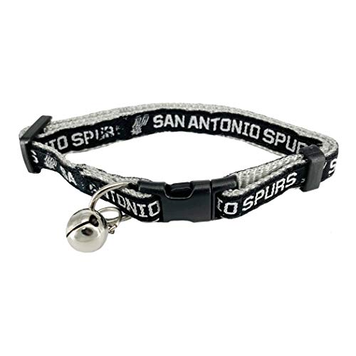 Pets First NBA San Antonio Katzenhalsband, verstellbar, mit reißbarem Halsband für Katzen, mit lizenziertem Teamnamen und Logo, niedliches und modisches Basketball-Halsband mit Metallglöckchen von Pets First