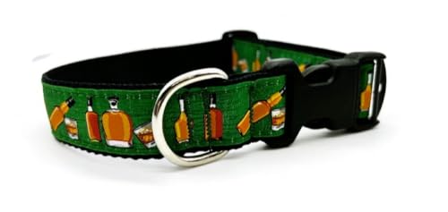 Preston Hundehalsband, verstellbares Haustierhalsband, Bourbonflaschen auf grünem Hintergrund (großes Halsband, 3,2 cm) von Preston